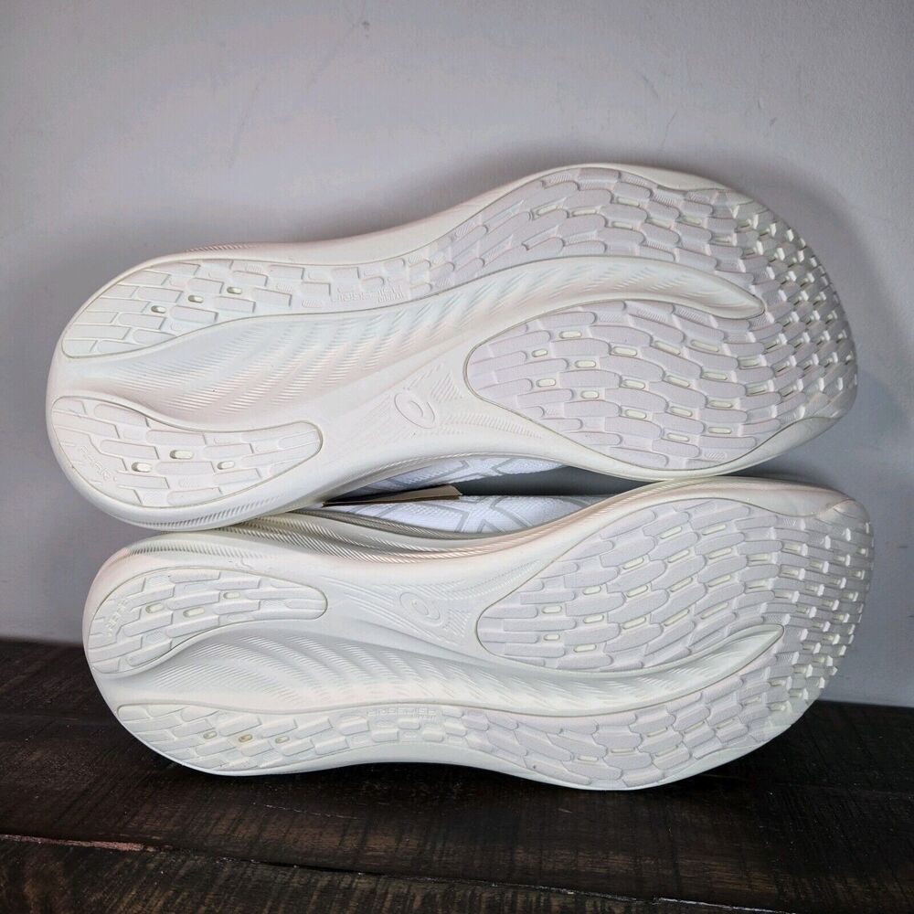 NEW Asics Gel Nimbus 26 Mens Size 11 Running Shoes White Cream 1011B794 - Picture 9 of 12
